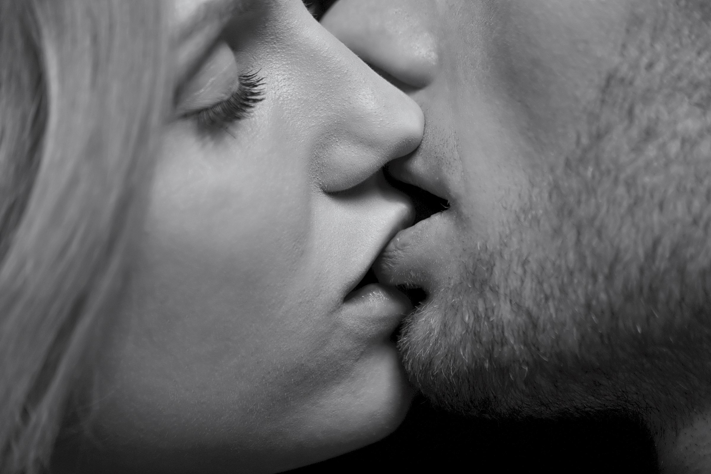 Порно Поцеловал В Губы