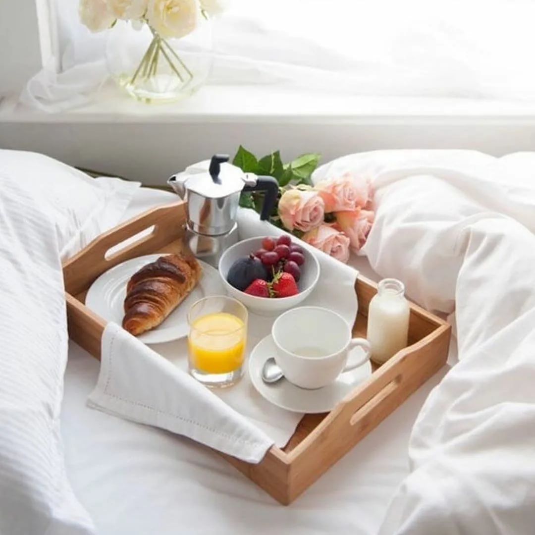 Gina Gerson и Stephanie Moon подают себя как завтрак в постель