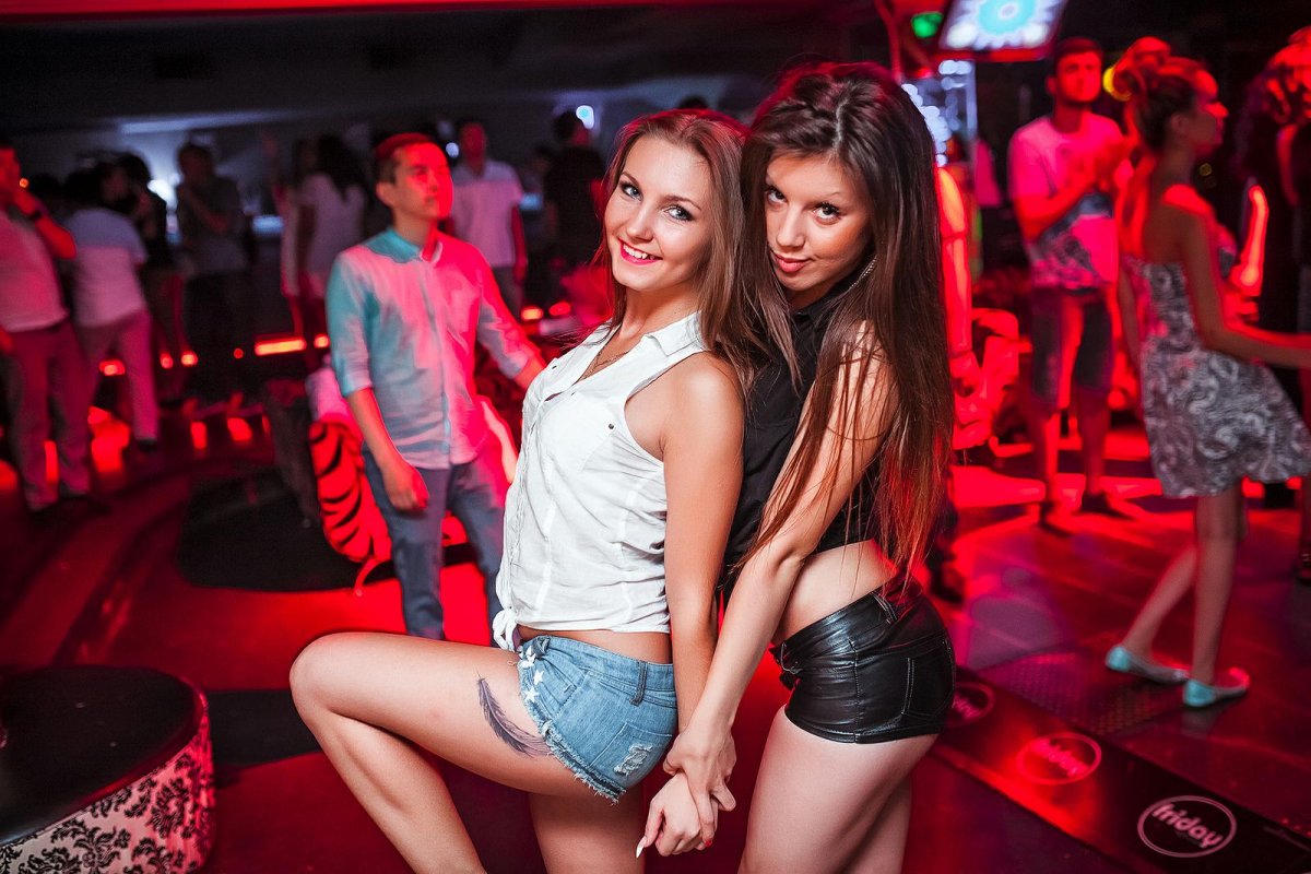 Русские девочки знают толк в вечеринках