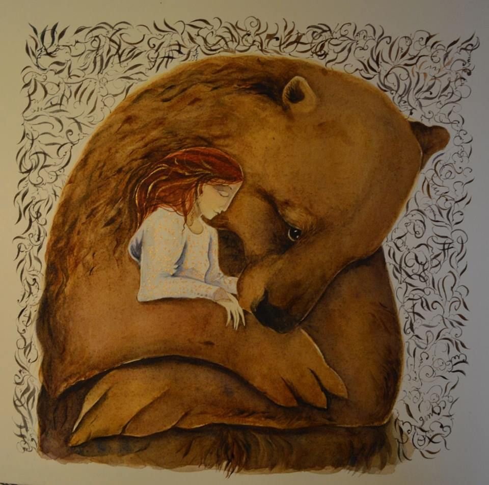 Медвежонок обнимает