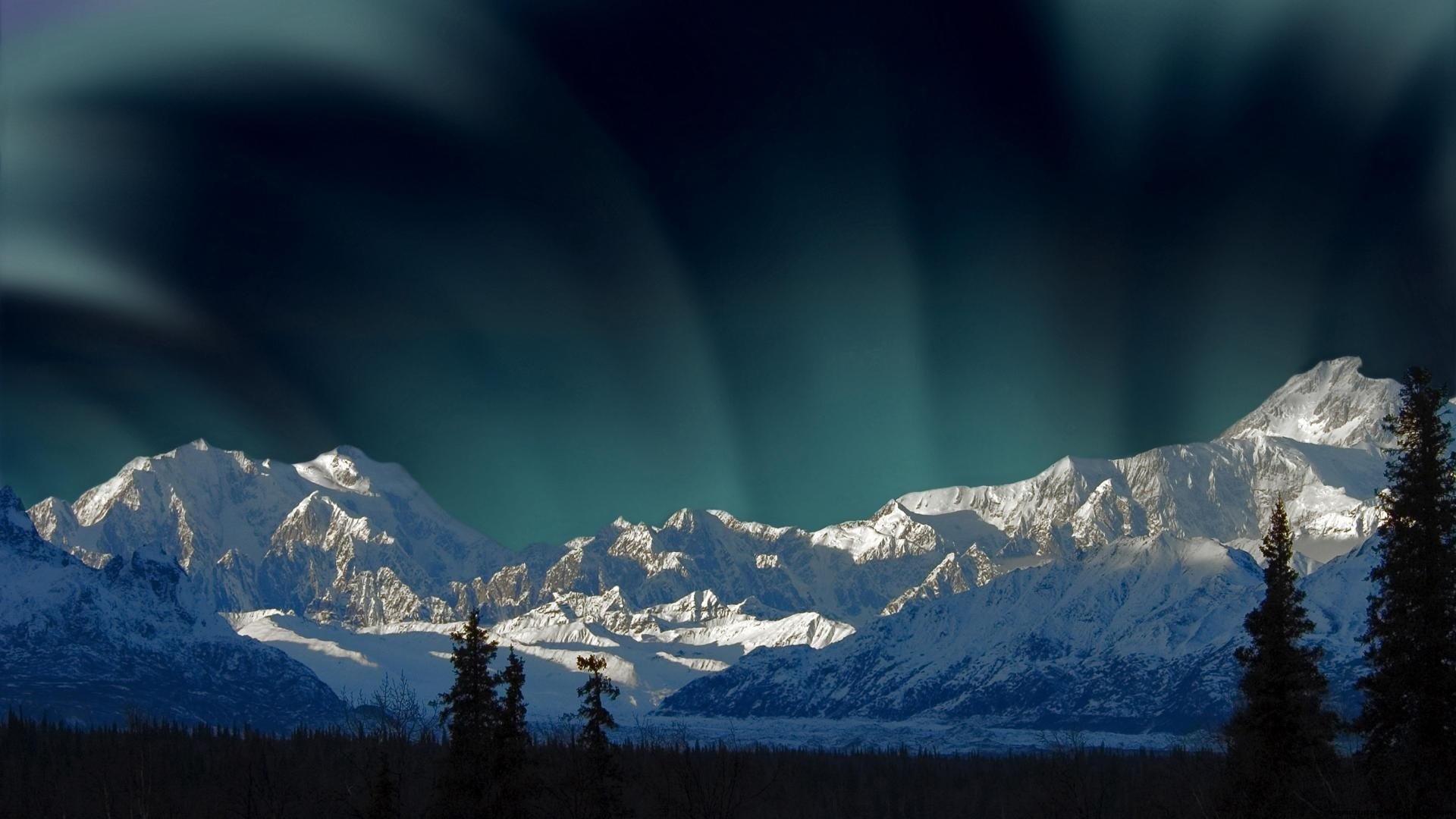 Аляска горы и Северное сияние