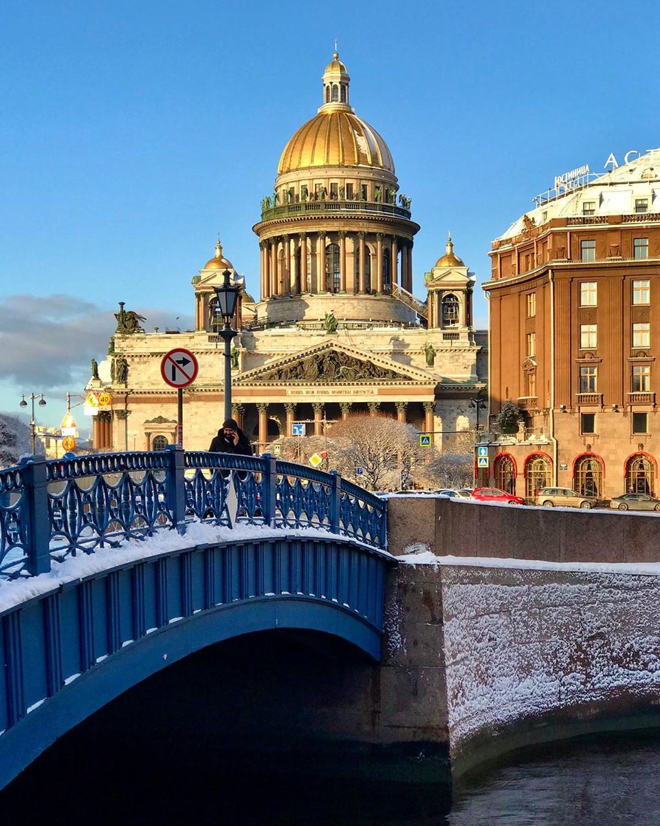 Исаакиевский собор и синий мост в Санкт-Петербурге