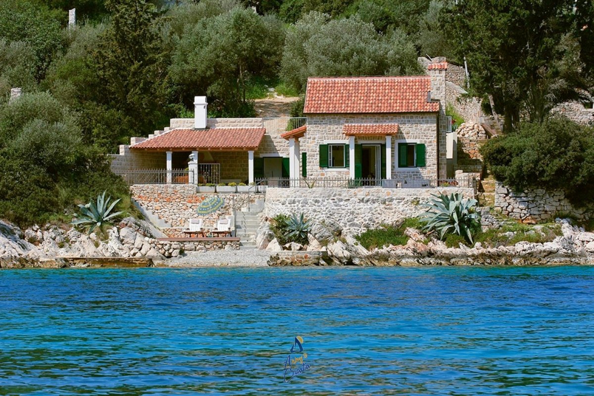 Вилла в хорватии на берегу моря жилье в италии купить