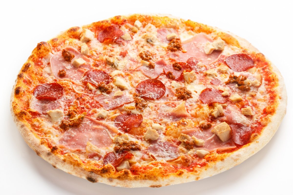 я хочу пиццу наполовину с беконом и сосисками и наполовину с пепперони и ветчиной фото 79