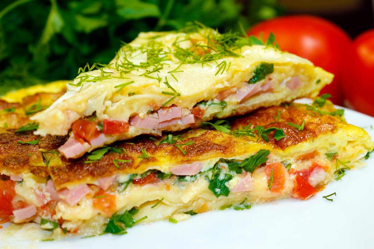пицца с лаваша на сковороде с яйцом колбасой и сыром и помидорами рецепт фото 1