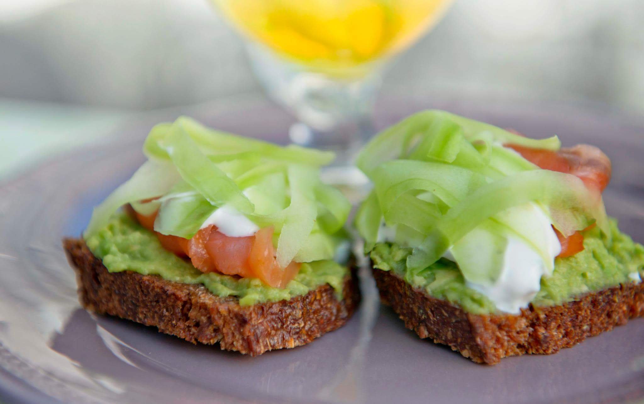 Бутерброды с авокадо и красной рыбой рецепты с фото простые и вкусные