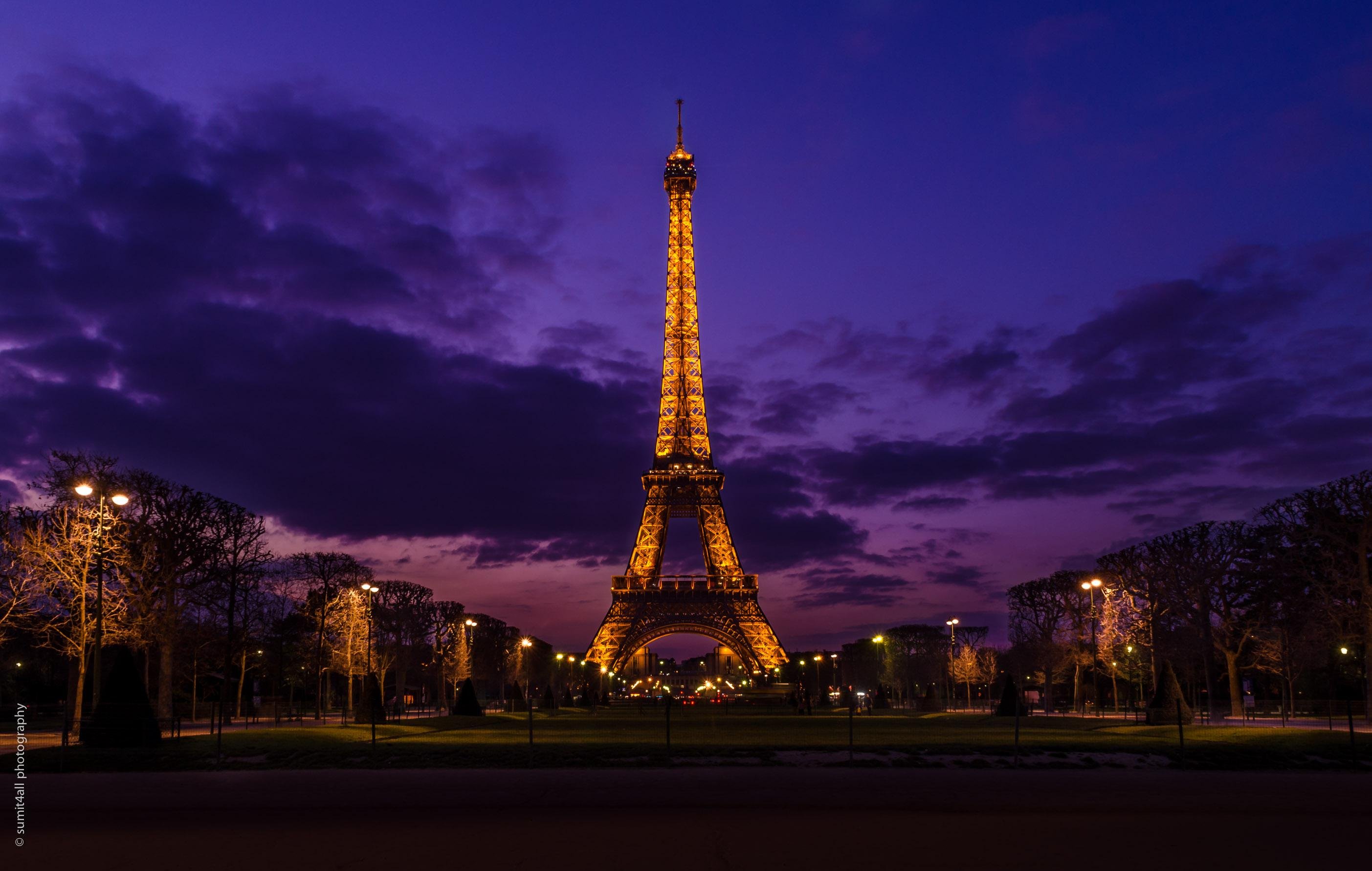 Эльфивая башня в Париже ночью