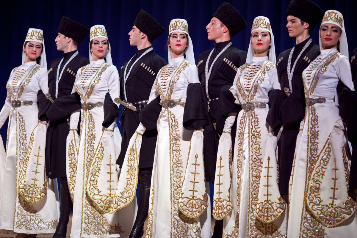 Народные костюмы кавказа