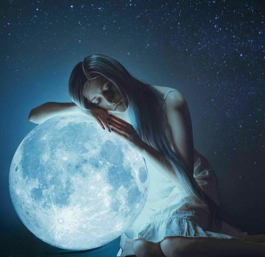 Девушка на луне картинки