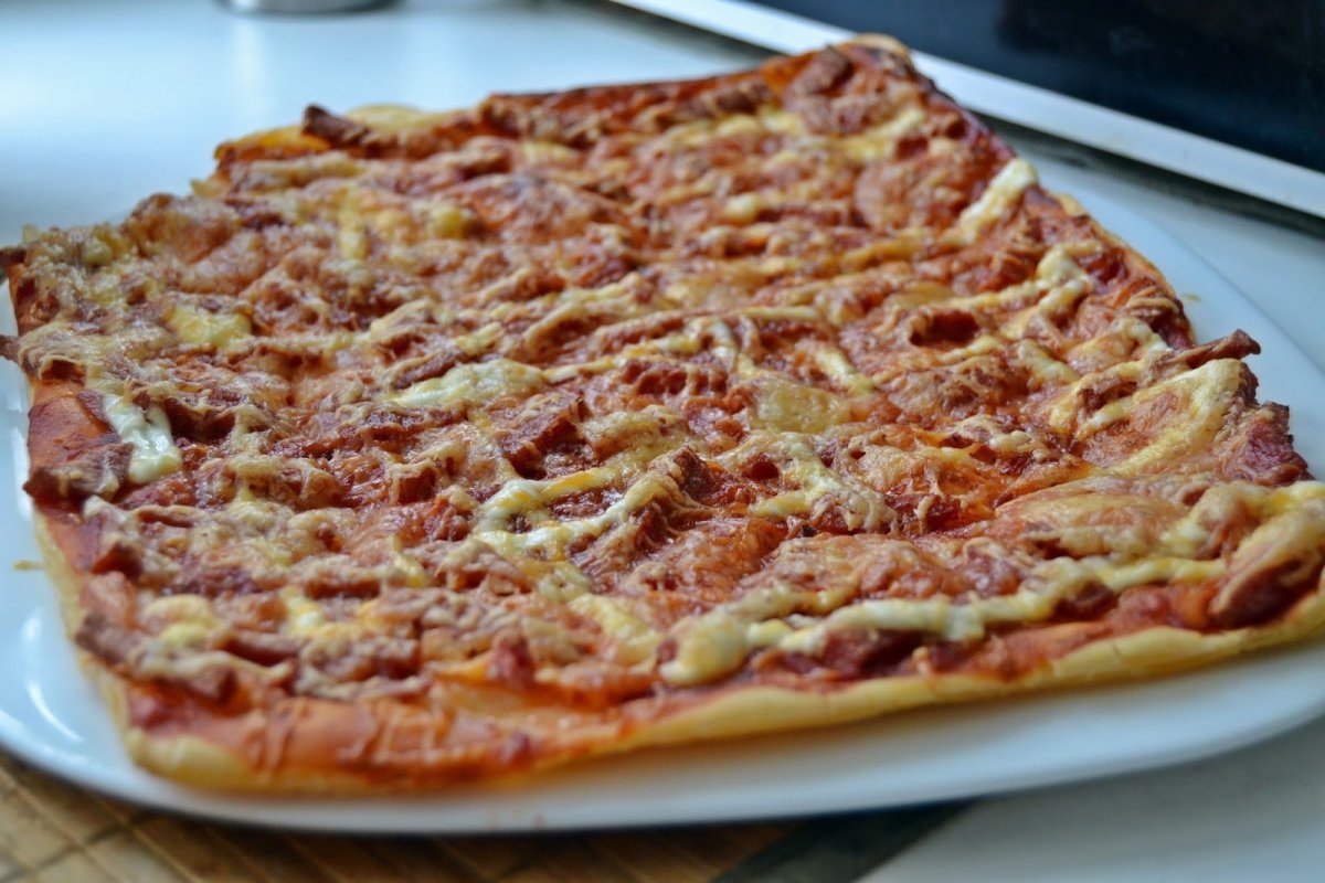 пицца рецепт с колбасой и сыром и помидорами со слоеным тестом фото 15