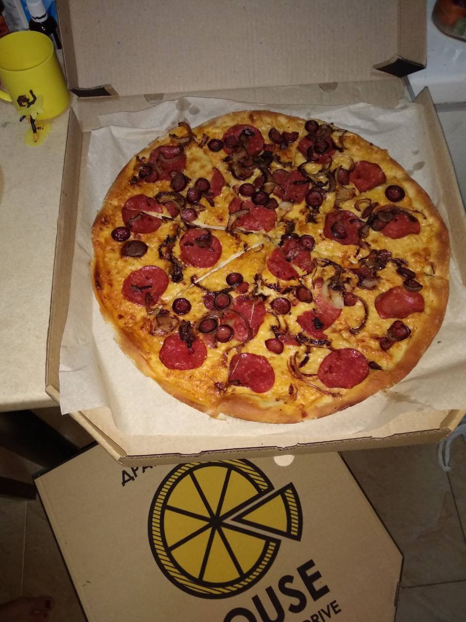 Домашняя пицца подгорела