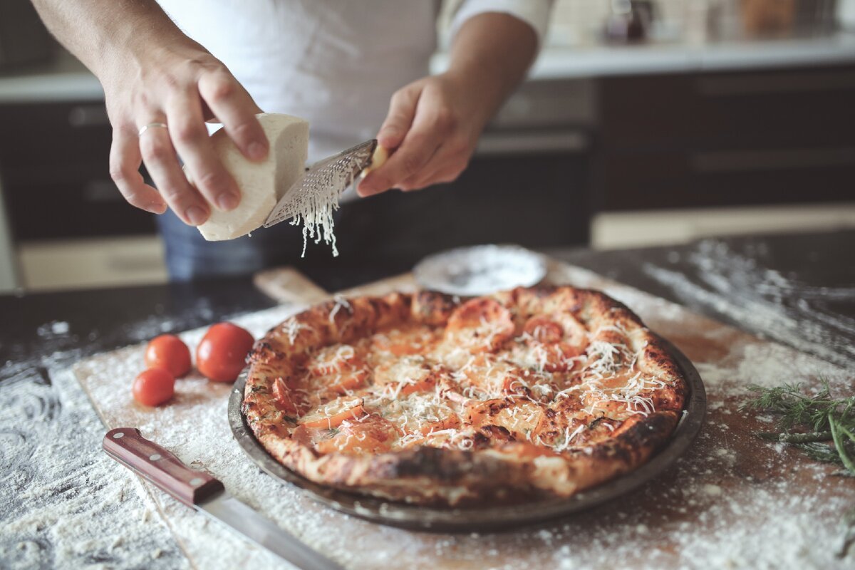 на чем приготовить пиццу в духовке чтобы не пригорало фото 100