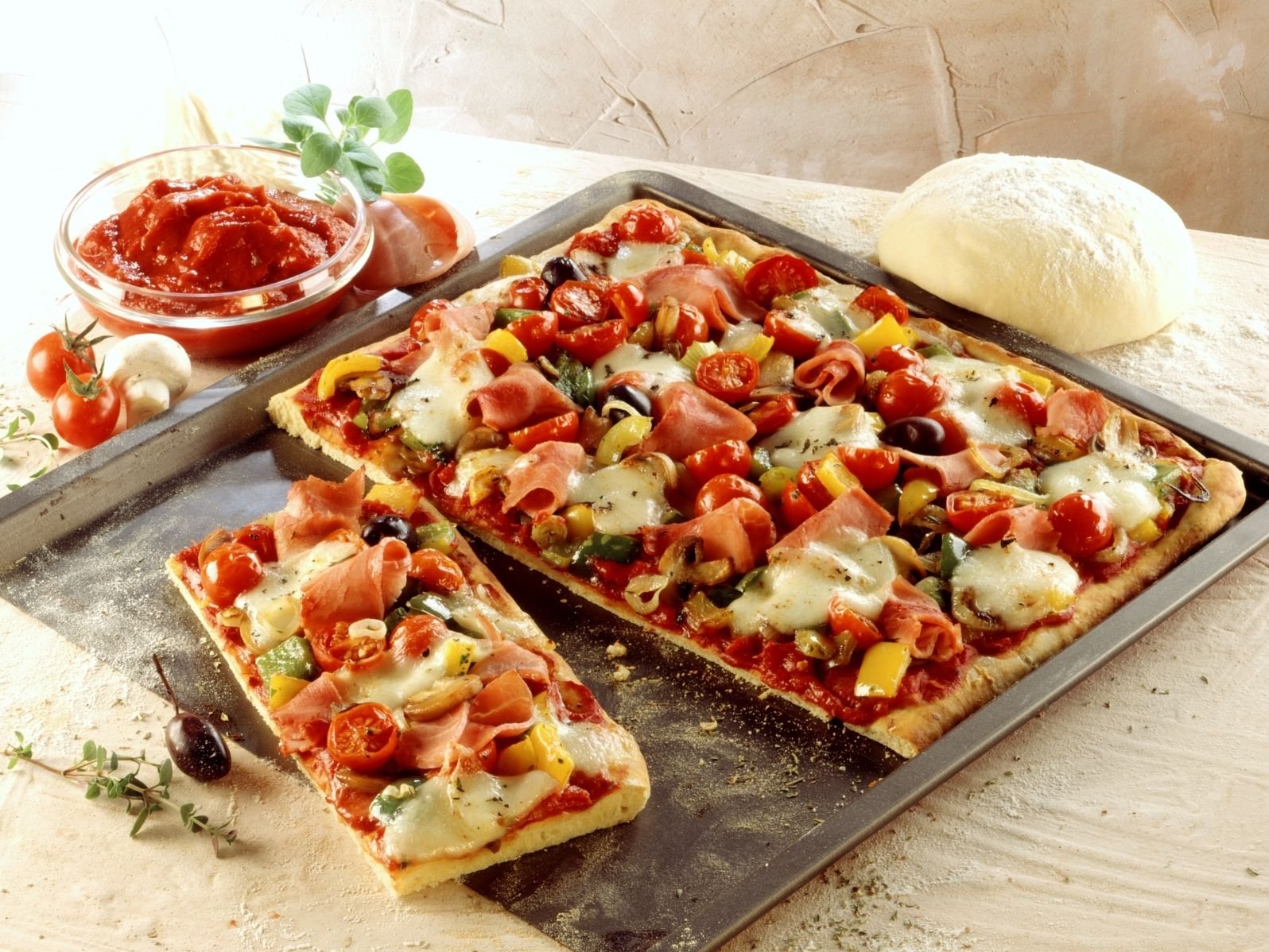 рецепт приготовления пиццы с помидором колбасой и сыром фото 84