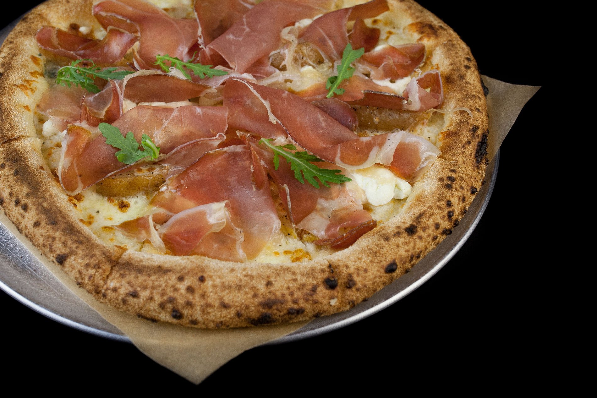 Неаполитанская пицца с хамоном
