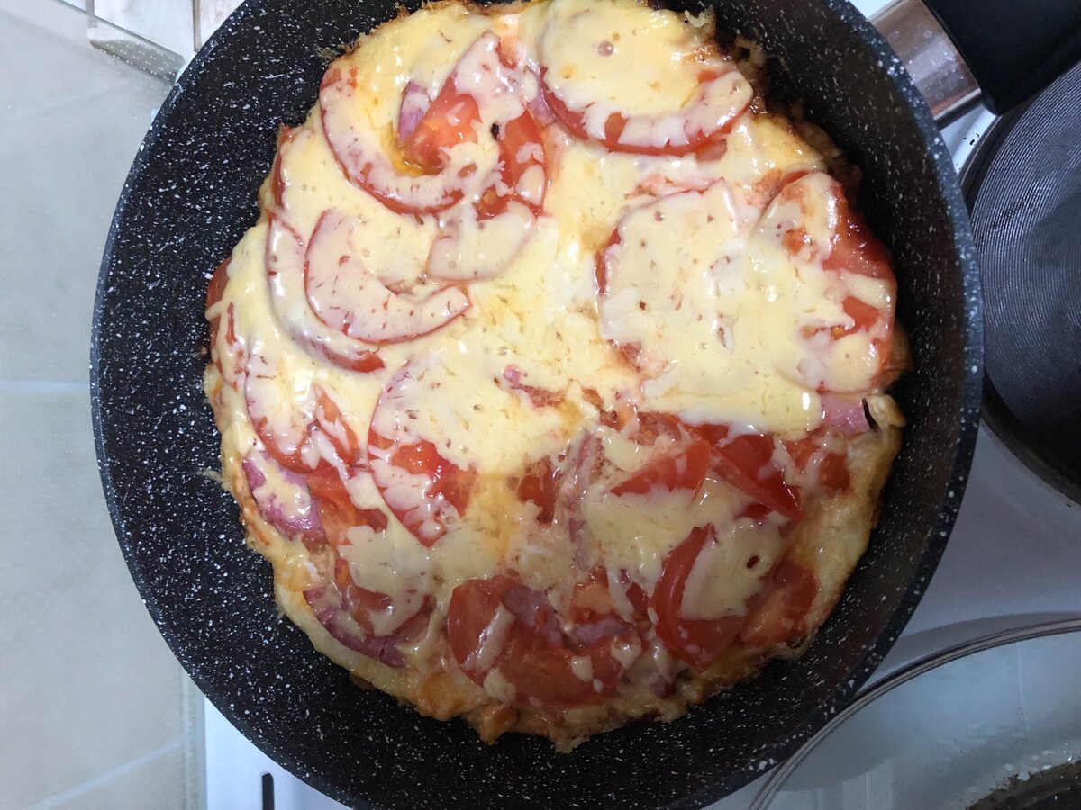 что можно приготовить пиццу на сковороде фото 51