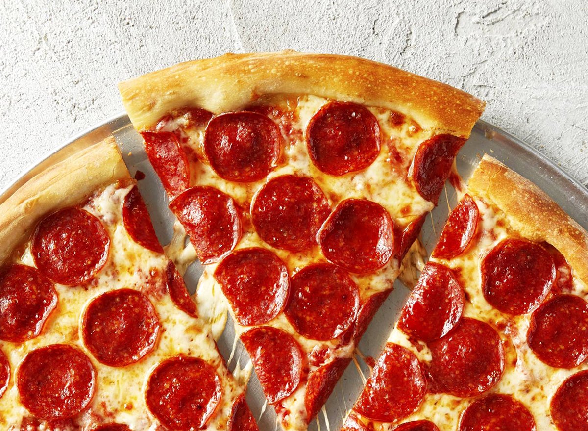 половина из четырех пицц пепперони хорошая пицца отличная фото 104
